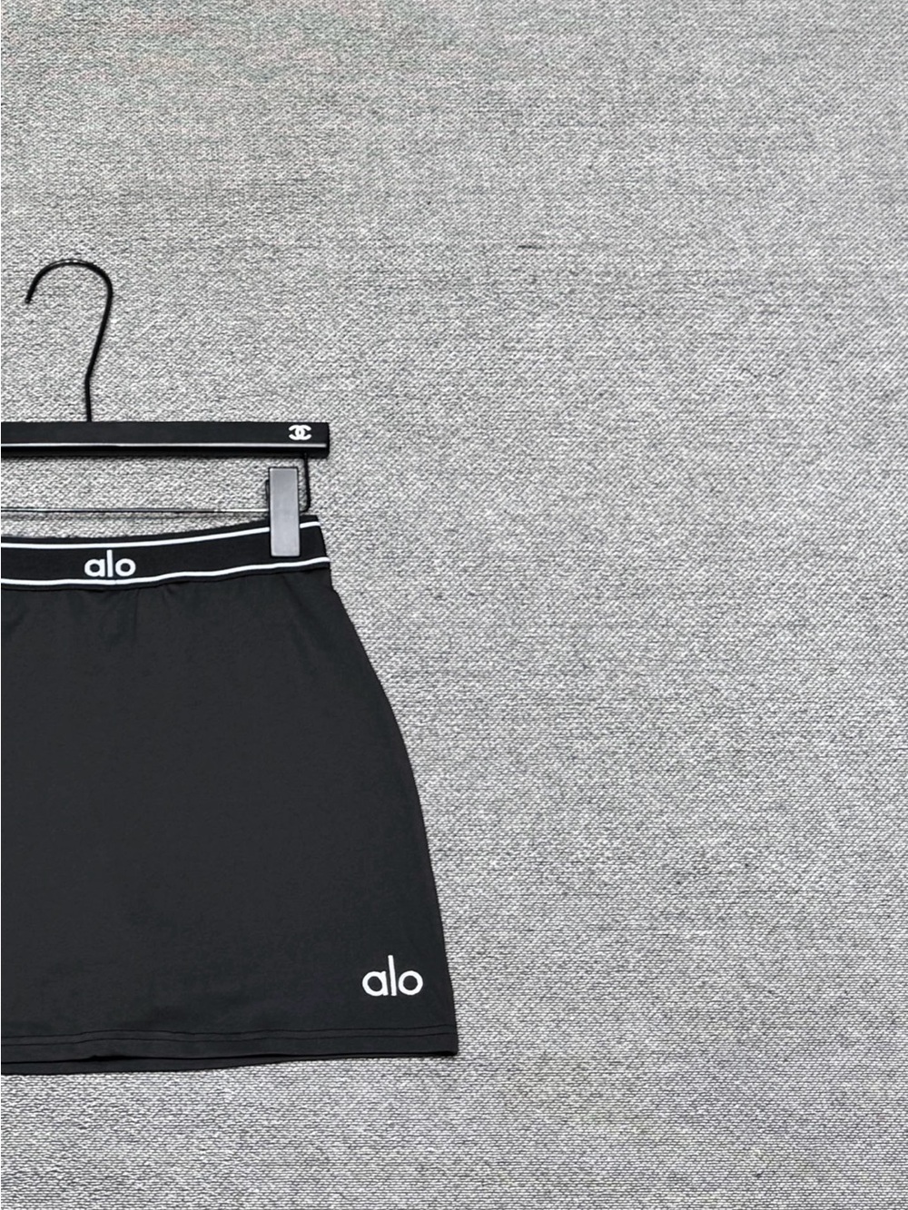ALO Yoga Black Cropped Tank Top - Picture 6 of 8